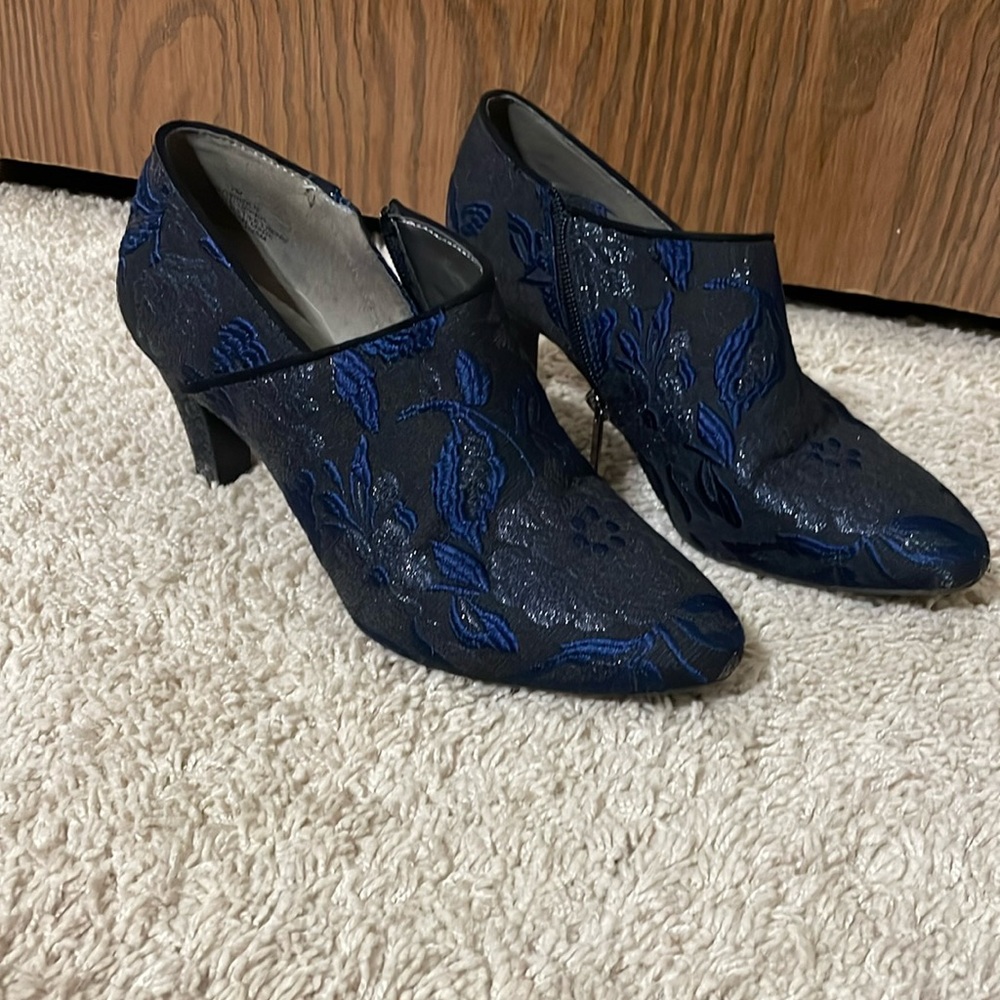 Bandolino Black & Blue jacquard Ankle Boot Women’s Size 7